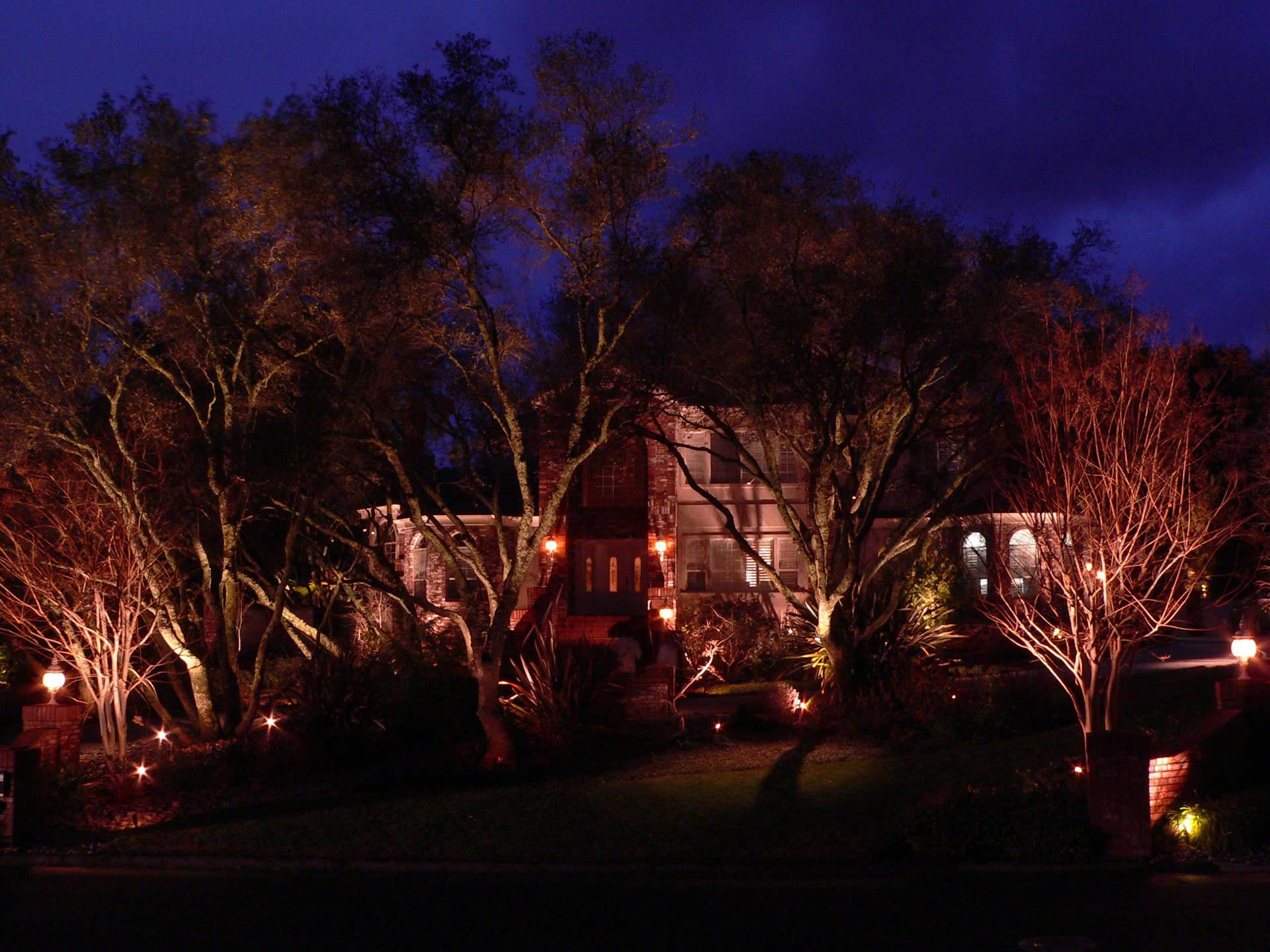 Sacramento Landscape Lighting by Artistic Illumination
